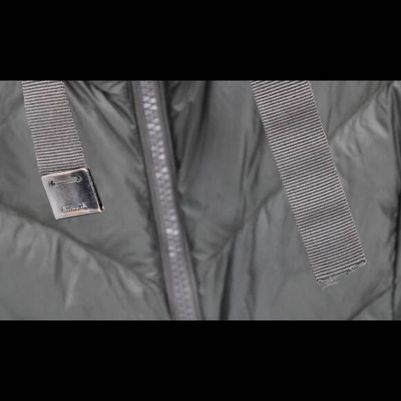 Athleta Banner Peak Down Jacket Fitted Lightweight Puffer Womens XS IN Black - Picture 9 of 11